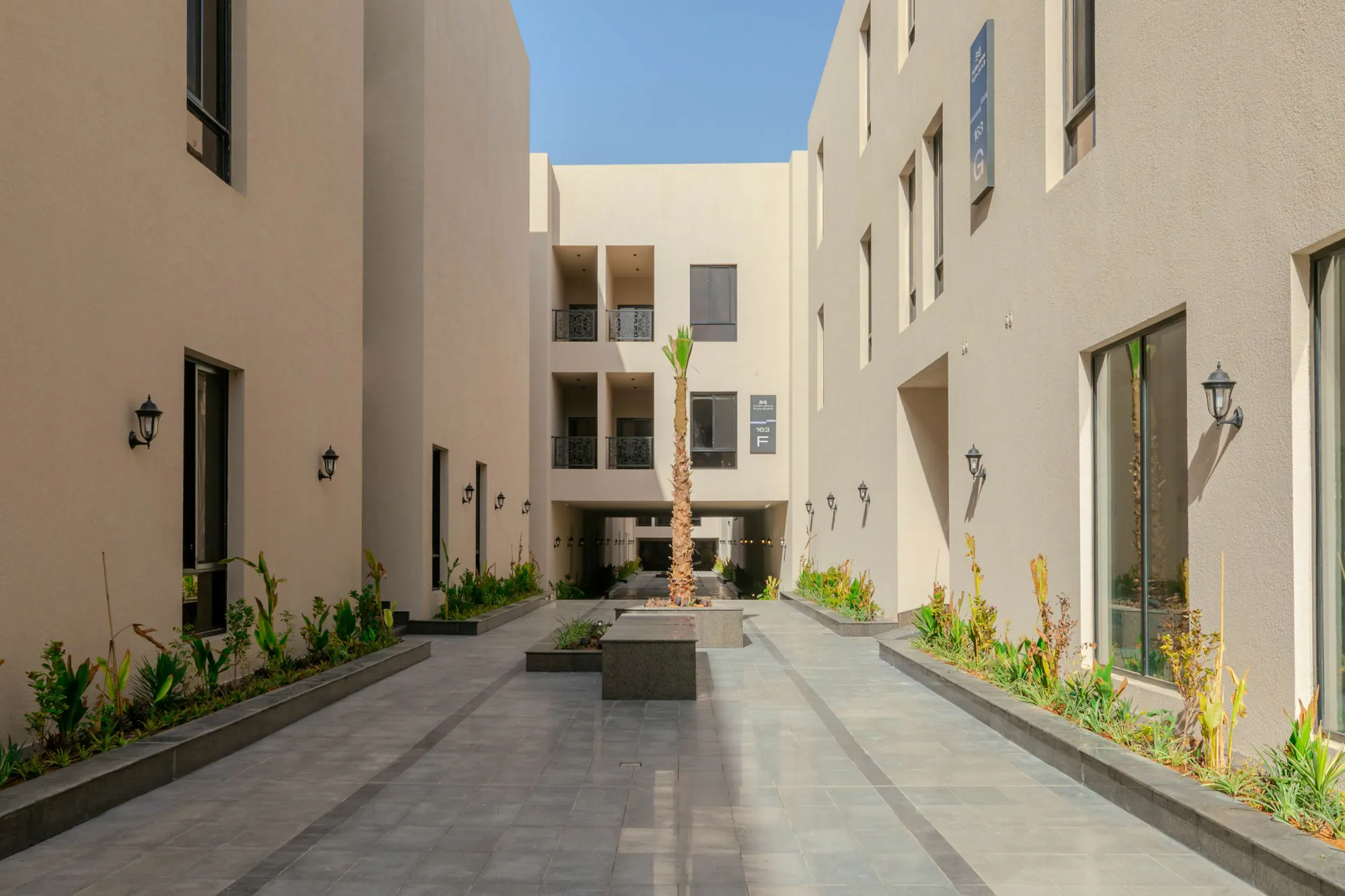 Photograph of the landscaped courtyard between the buildings at Al Majdiah 163